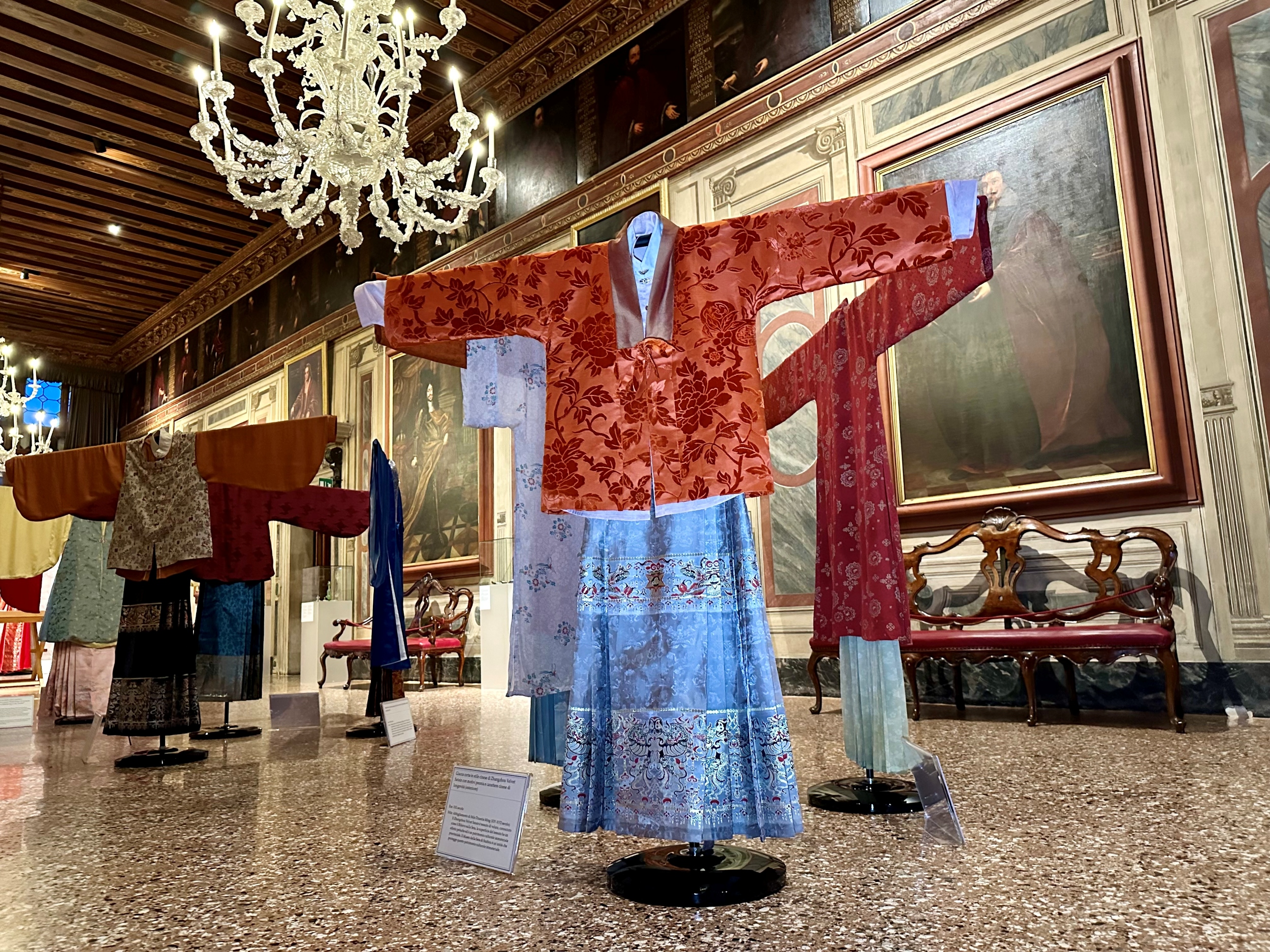 Installation view mostra: L'asse del tempo